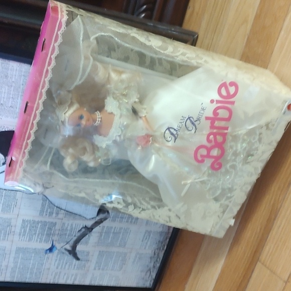 Dream Bride Barbie - Picture 3 of 11